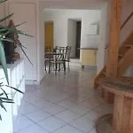 Rez De Chaussee Avec Terrasse Et Jardin