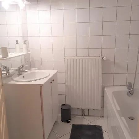 Apartman Rez De Chaussee Avec Terrasse Et Jardin Tence