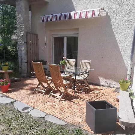 Apartman Rez De Chaussee Avec Terrasse Et Jardin