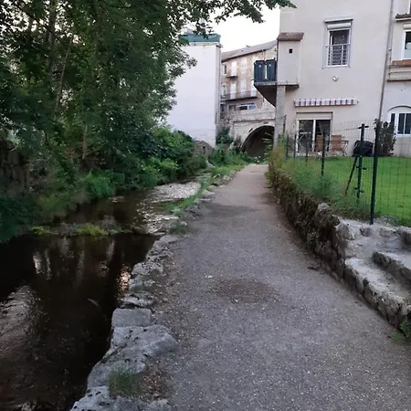 Apartman Rez De Chaussee Avec Terrasse Et Jardin Tence
