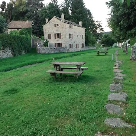 Rez De Chaussee Avec Terrasse Et Jardin דירה *