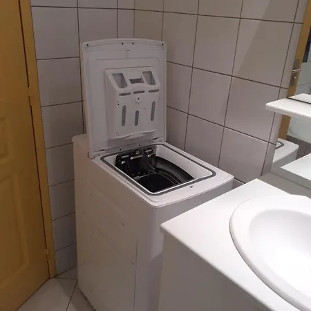 Rez De Chaussee Avec Terrasse Et Jardin * Tence